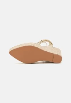 Sandalias Con Plataforma - Gold -Estilo Urbano Ventas 10bb7b6acae3471b89d320215934500d