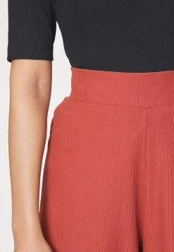 Pantalones - Red -Estilo Urbano Ventas 2d91fc3c1ce34a559bc174b003da1da3