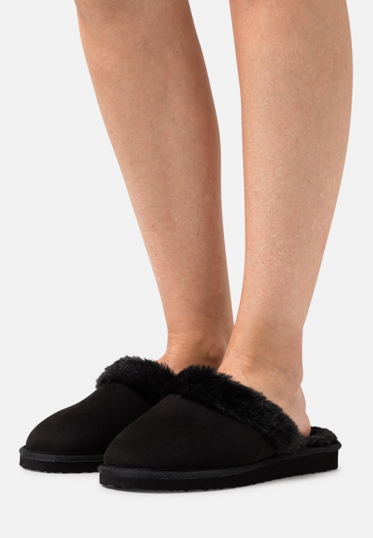 Even&Odd Pantuflas - Black 1 Even&Odd Pantuflas - Black