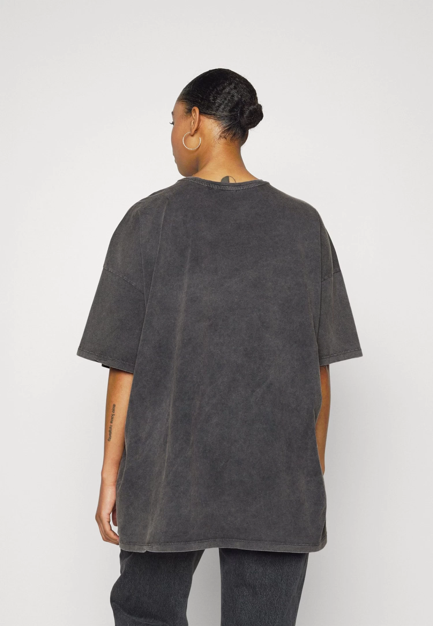 Liz Beverly Hills / 802 - Black - Camiseta Estampada - 802 - Black 3 Liz Beverly Hills / 802 - Black - Camiseta Estampada - 802 - Black - Imagen 3