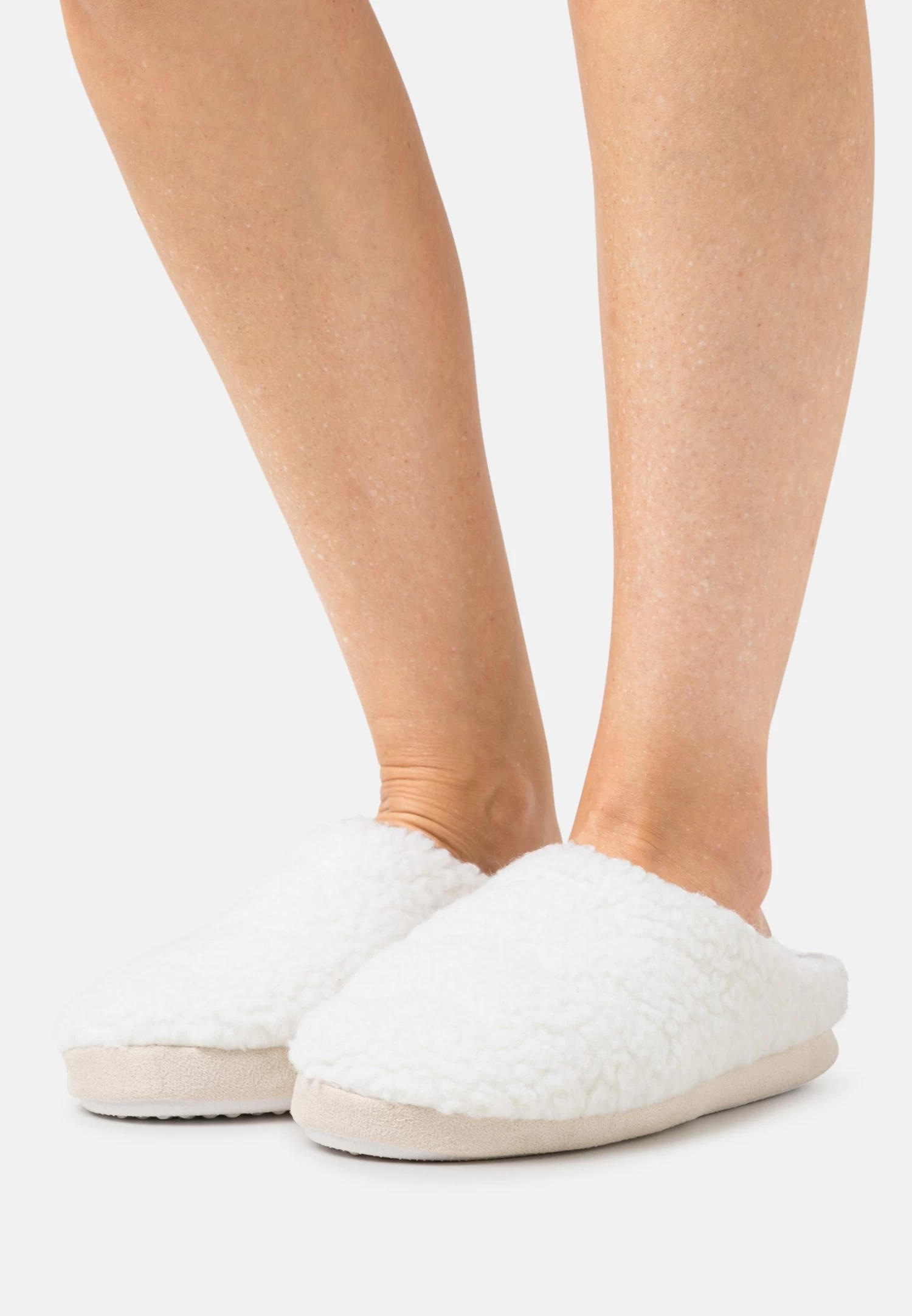 Even&Odd Pantuflas - Off-White 1 Even&Odd Pantuflas - Off-White