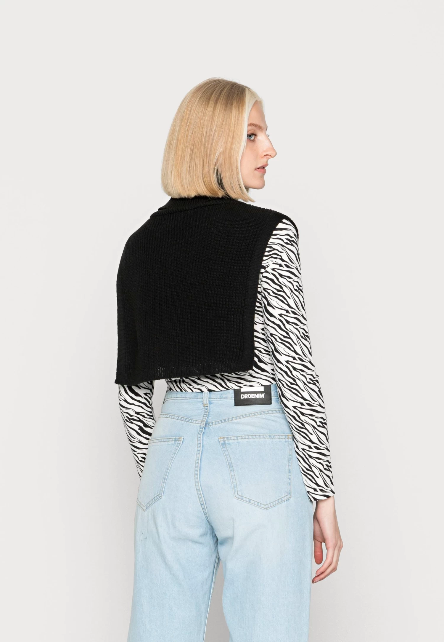 Even&Odd Poncho - Black 3 Even&Odd Poncho - Black - Imagen 3