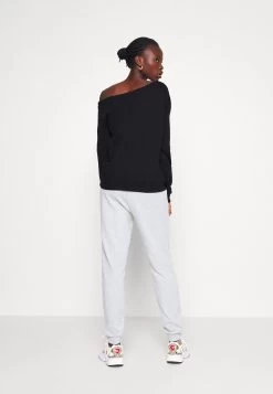 Sudadera - Black -Estilo Urbano Ventas e57e977b1a2a4b4093032bbddd0d6ba1