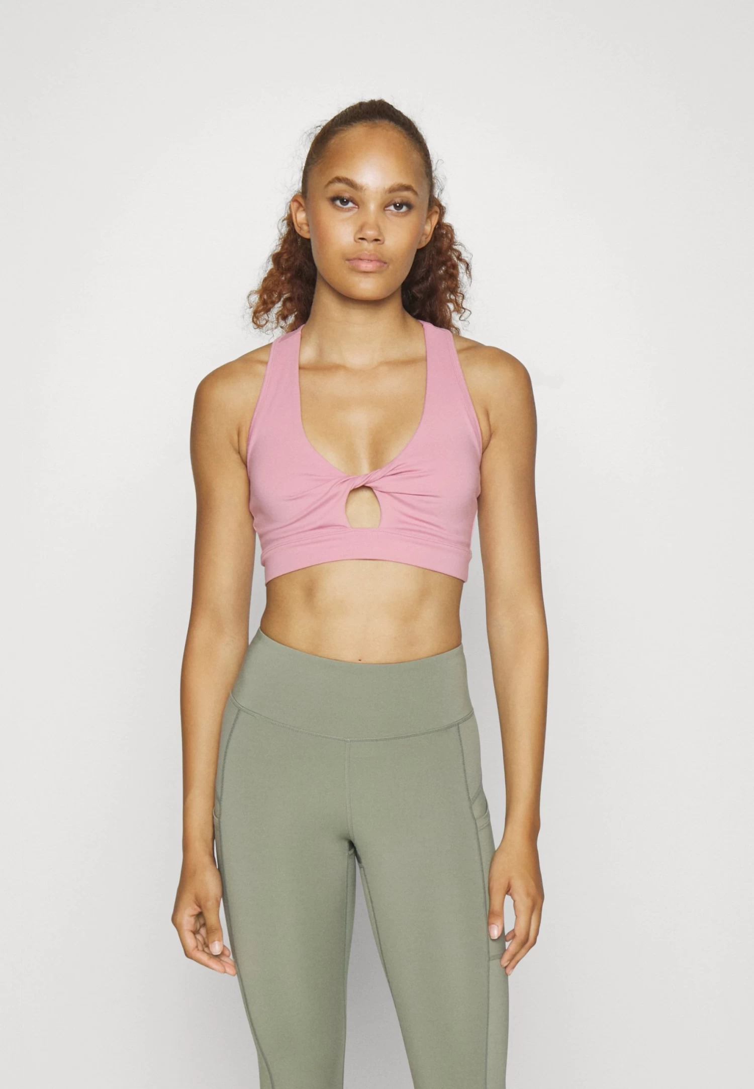 Sujetadores Deportivos Con Sujeción Media - Light Pink 1 Sujetadores Deportivos Con Sujeción Media - Light Pink